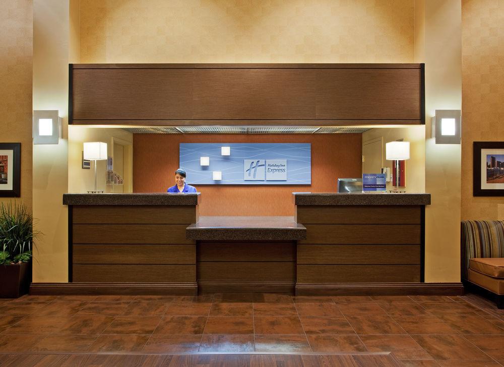 Holiday Inn Express Hotel & Suites Belmont By Ihg Exteriör bild