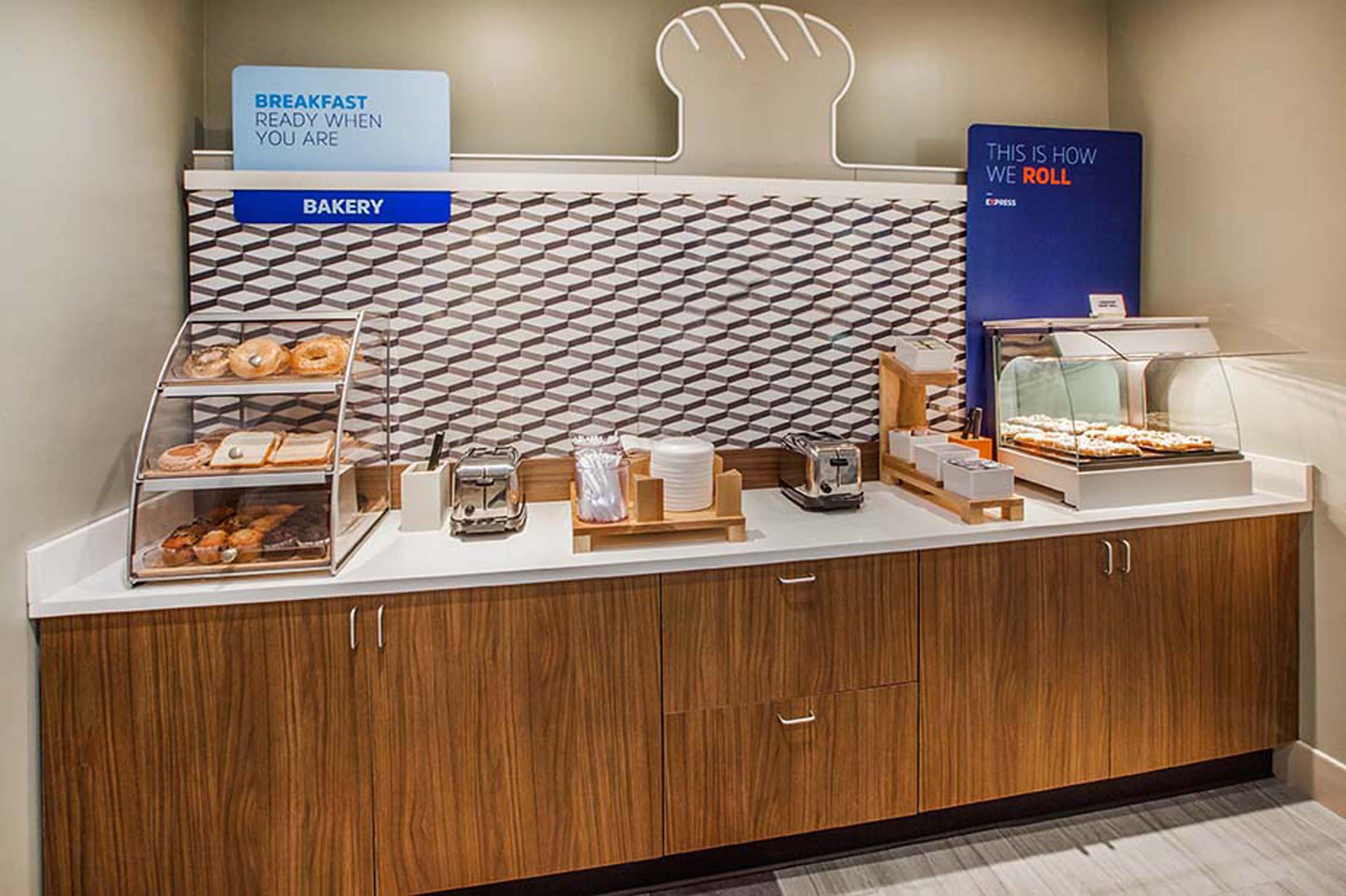 Holiday Inn Express Hotel & Suites Belmont By Ihg Exteriör bild
