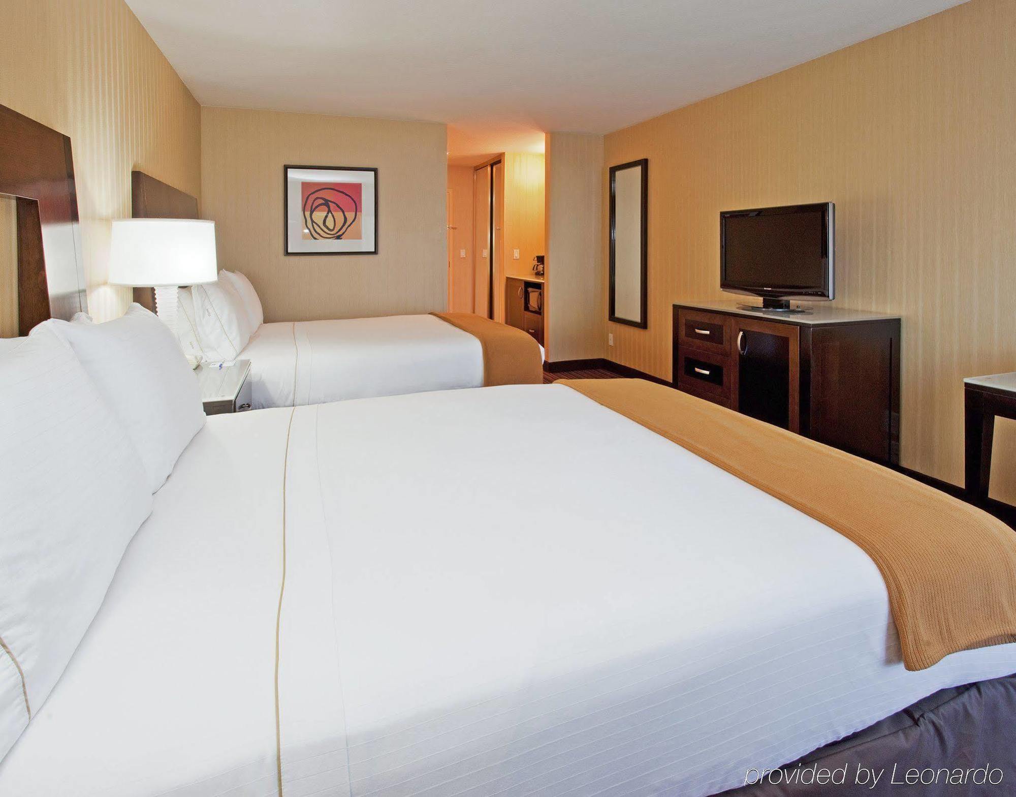 Holiday Inn Express Hotel & Suites Belmont, An Ihg Hotel Rum bild
