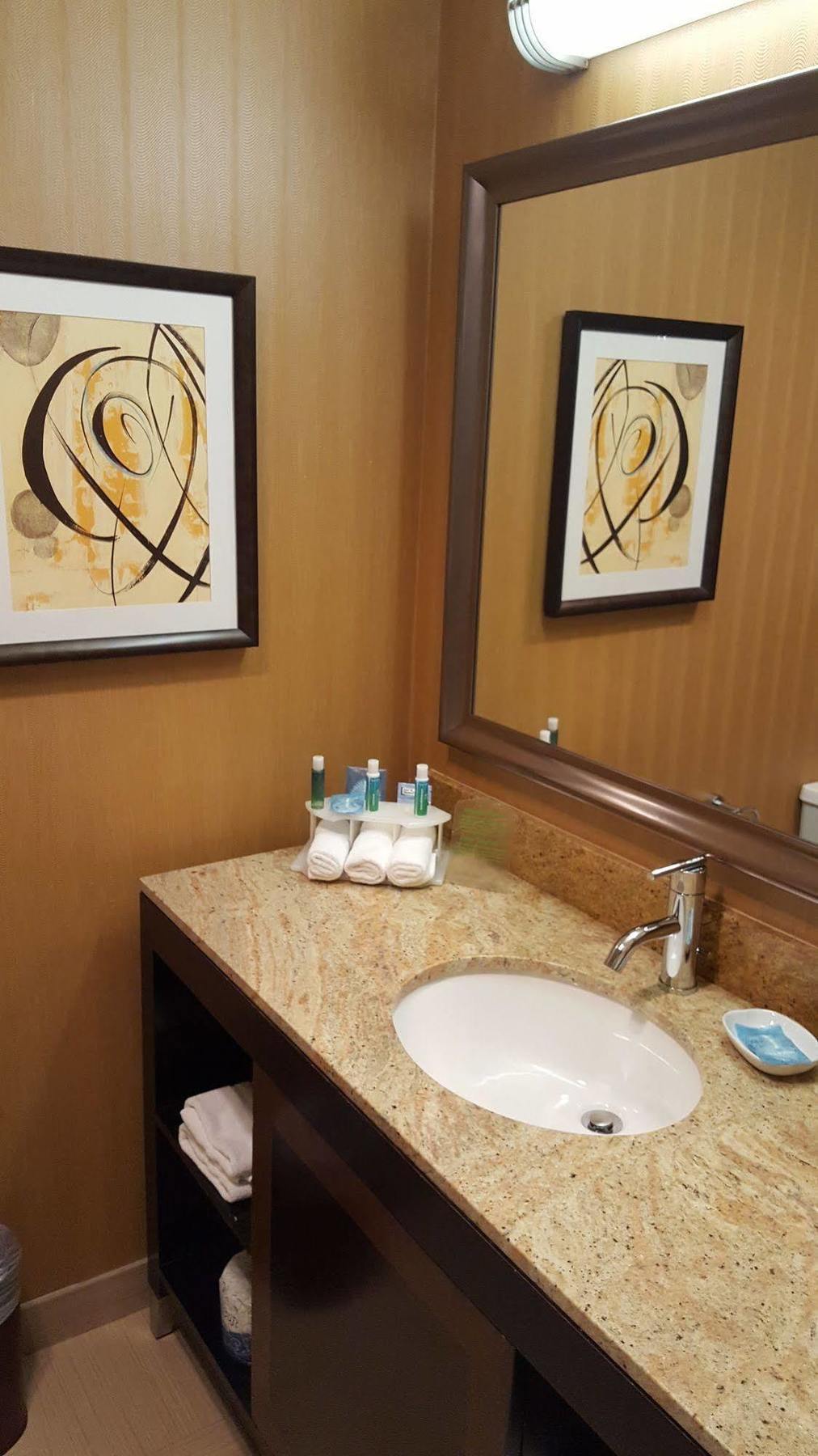Holiday Inn Express Hotel & Suites Belmont By Ihg Exteriör bild