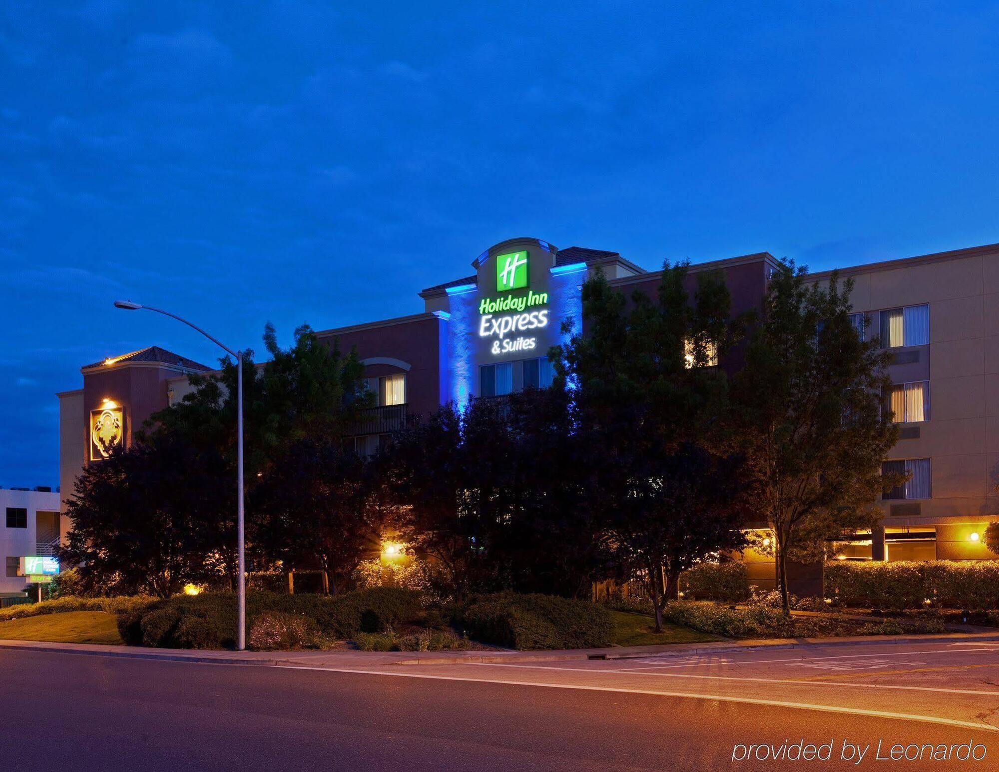 Holiday Inn Express Hotel & Suites Belmont By Ihg Exteriör bild